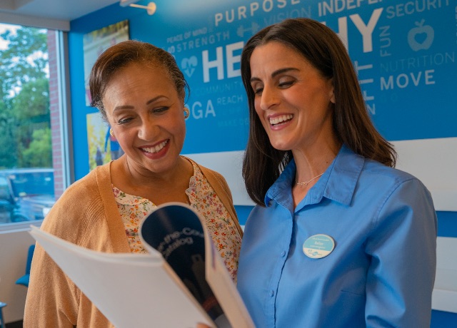 BCBSRI associate helping someone in the retail store